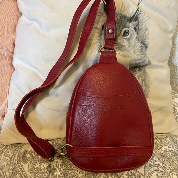 Portland Leather Goods Flamenco Sydney Sling Bag - Picture 4 of 14